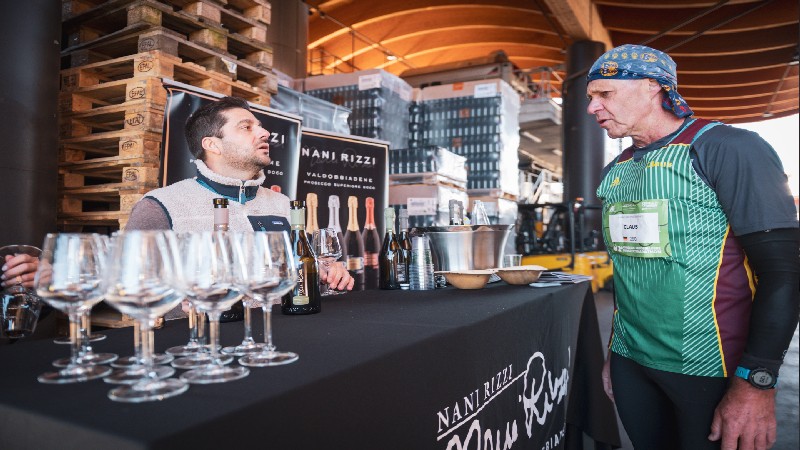 LADDAR INFÖR LOPPET MED FESTIVAL